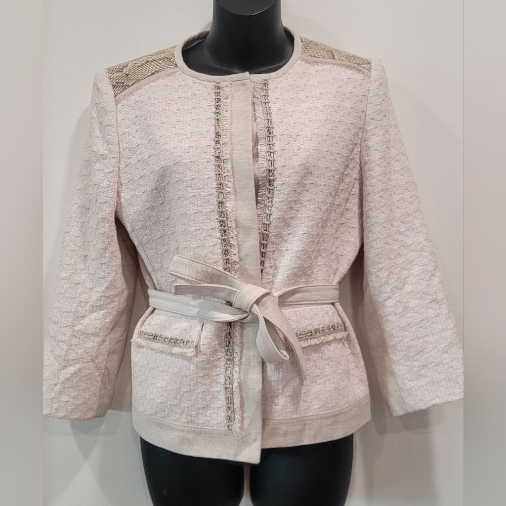 Women's Tahari Tweed Jacket Size Medium Cream Snake Print Shoulders